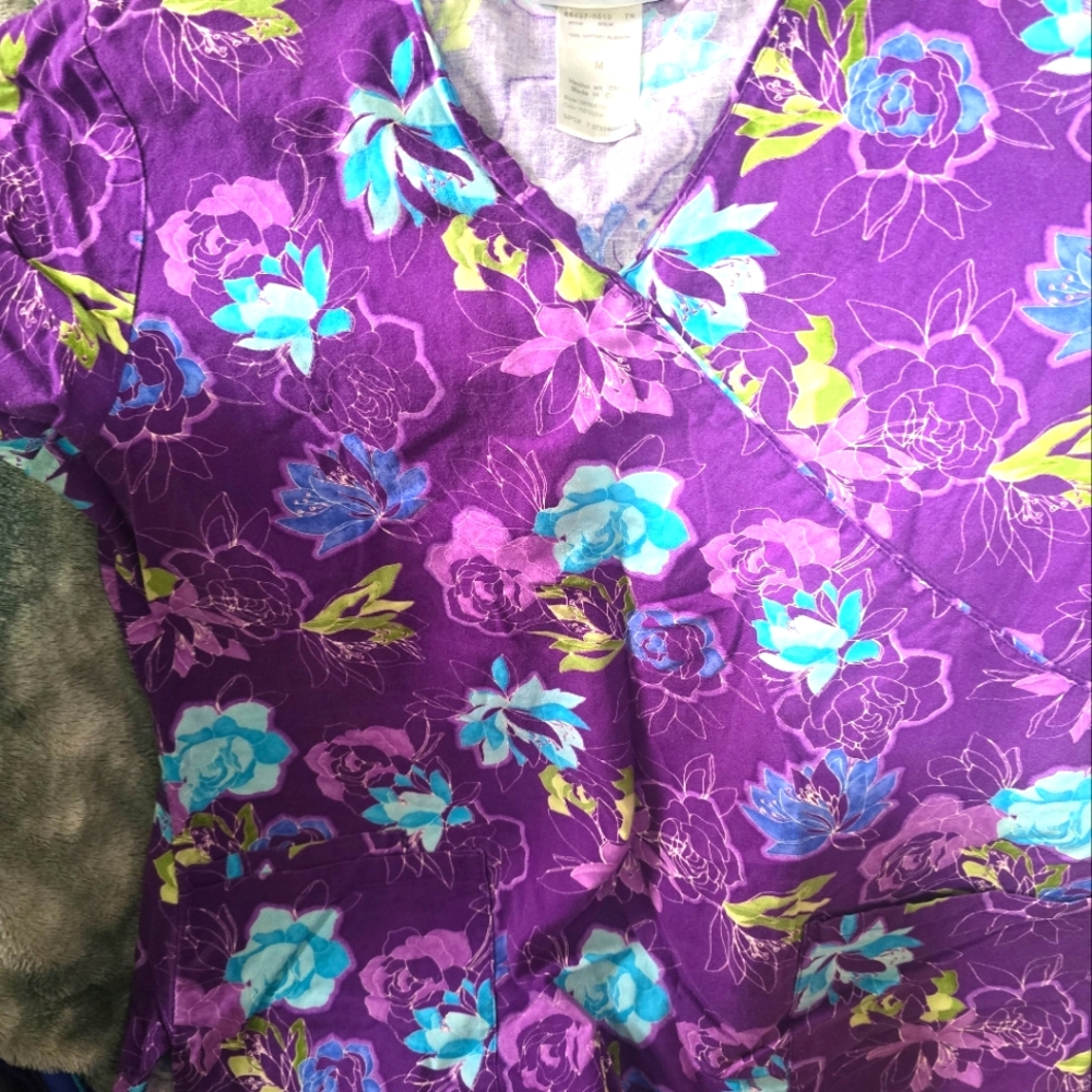SB scrub top